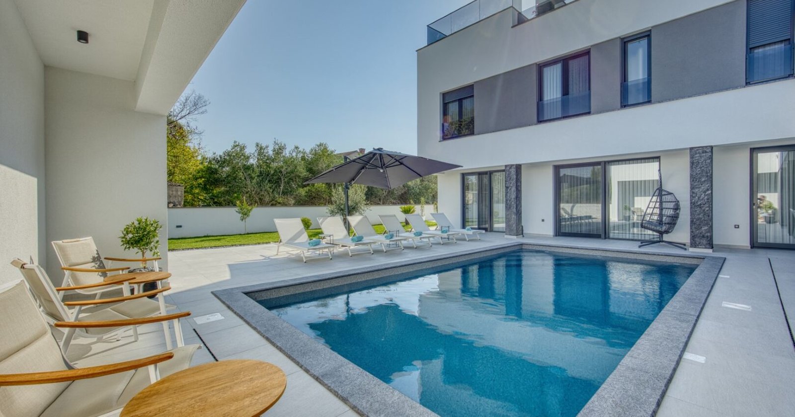 Haus H614 – Nin, Zaton