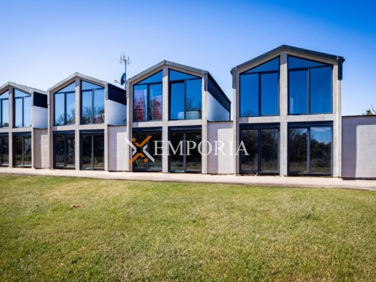 Haus H635 – Nin, Zaton