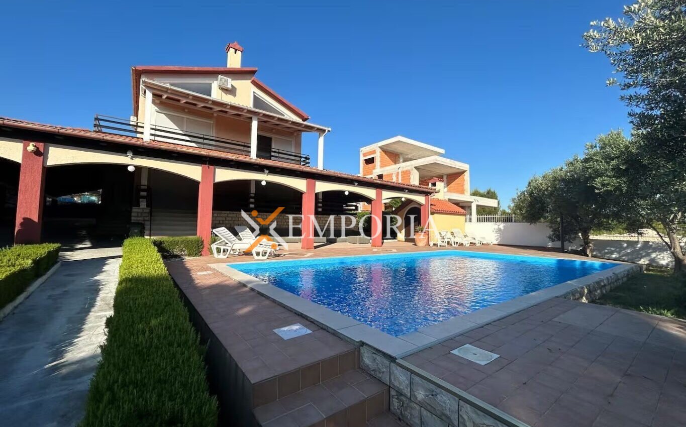 Haus H686 – Zadar, Ploča