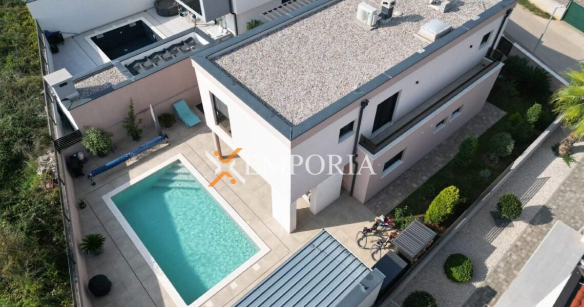 Haus H716 – Nin, Zaton