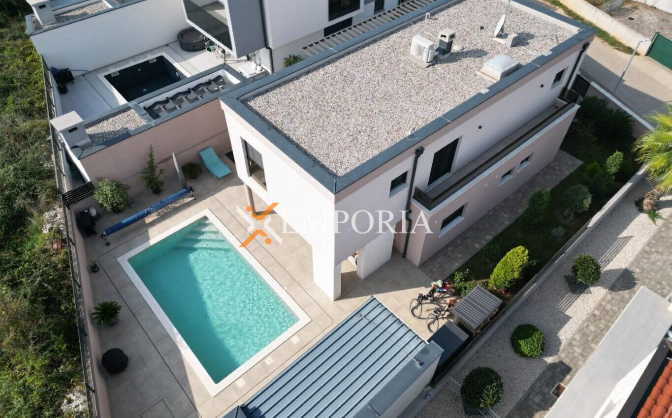 Haus H716 – Nin, Zaton