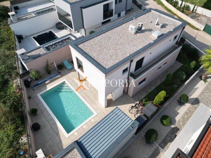 Haus H716 – Nin, Zaton