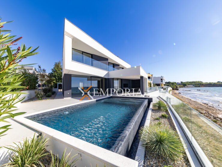 Villa Brisone – Luxuriöse Villa direkt am Meer in Privlaka