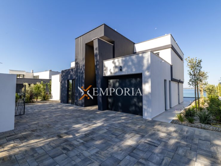Villa Cadenza – Luxuriöse Villa direkt am Meer in Privlaka