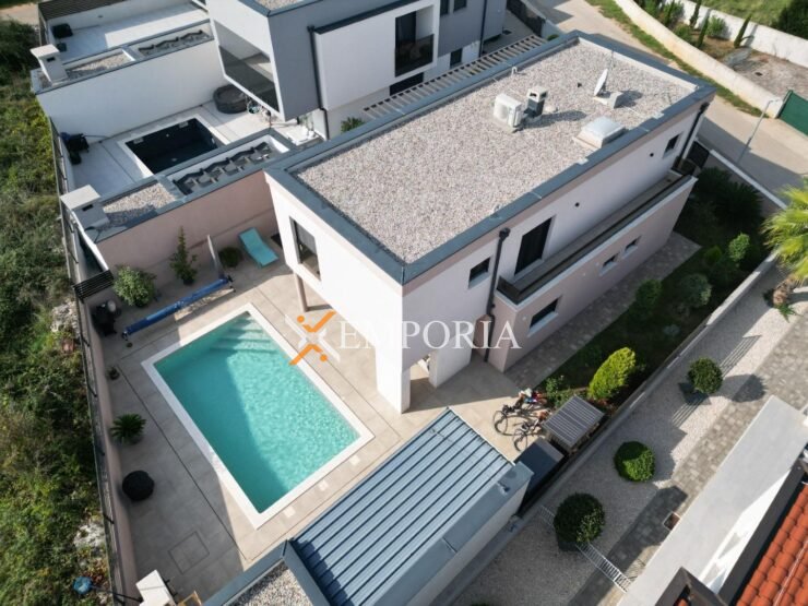 Haus H716 – Nin, Zaton